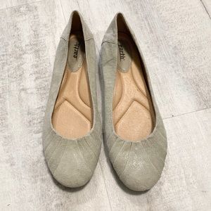 Earth Green Flat Shoes